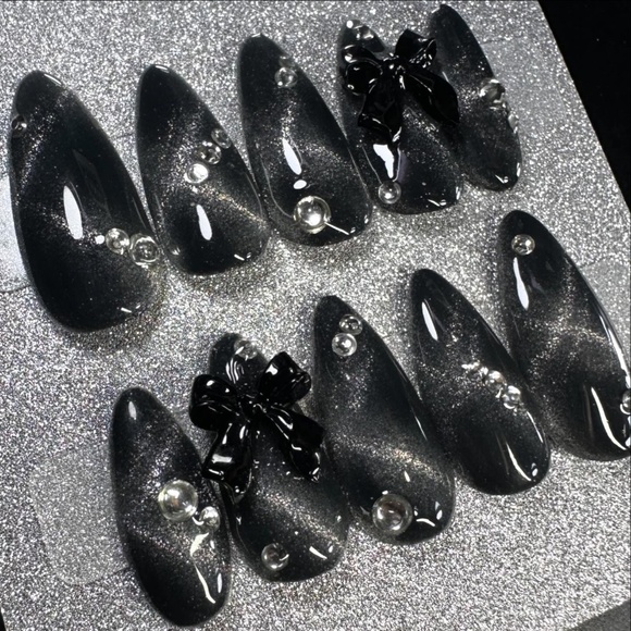 Medium almond black cat eye gel handmade press on nails - Picture 4 of 6